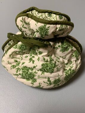 Vintage Harrods Green Floral Quilted Drawstring Tea cozy.